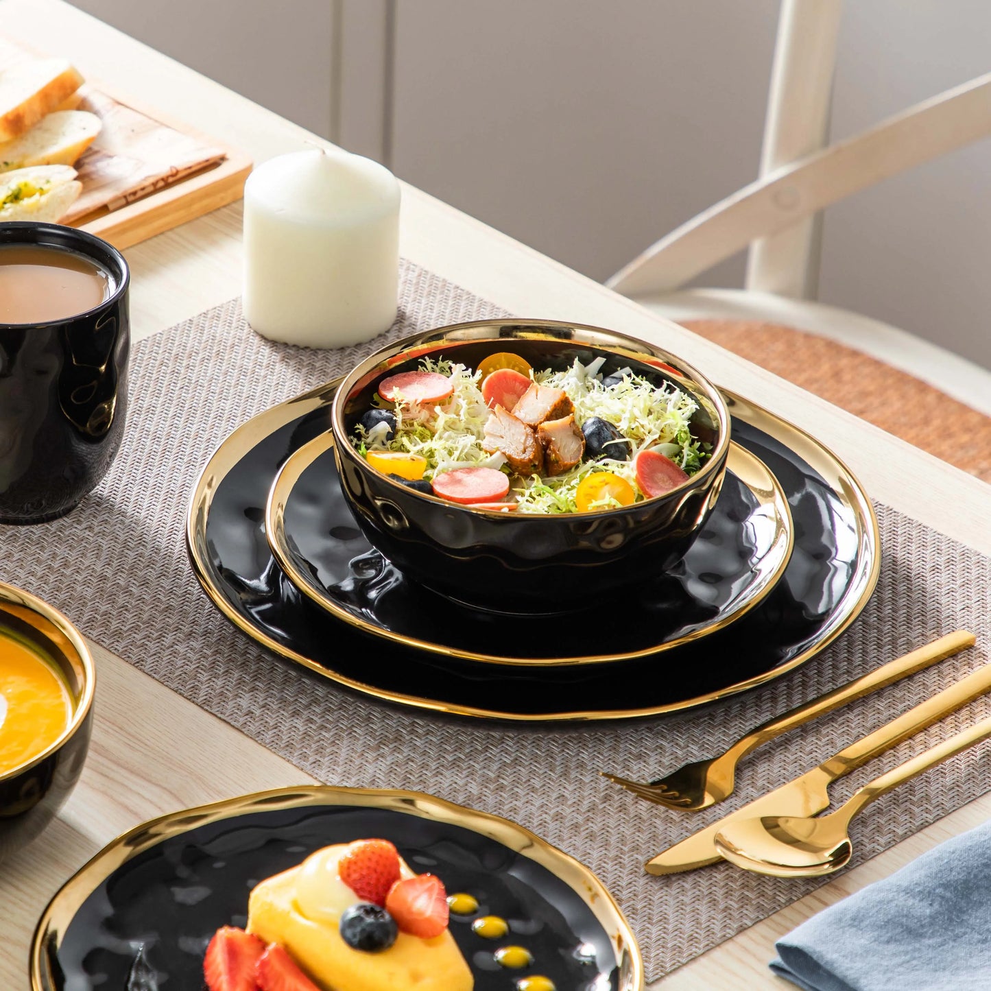 MALACASA Porcelain Dinnerware Set With Trim